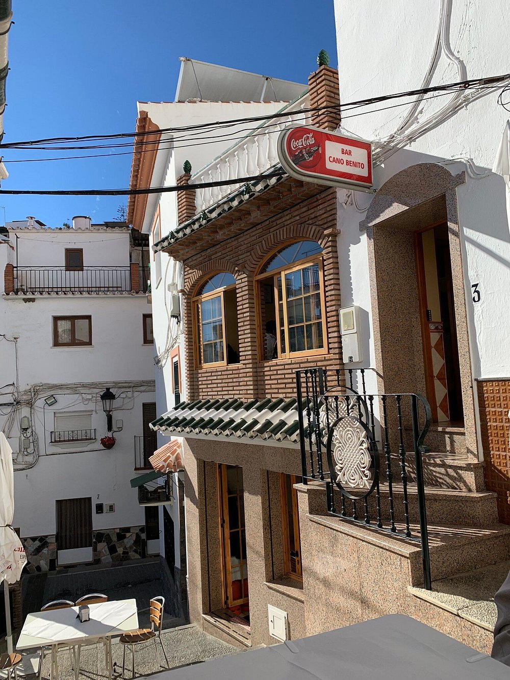 Fachada del Bar Cano Benito en Algarrobo